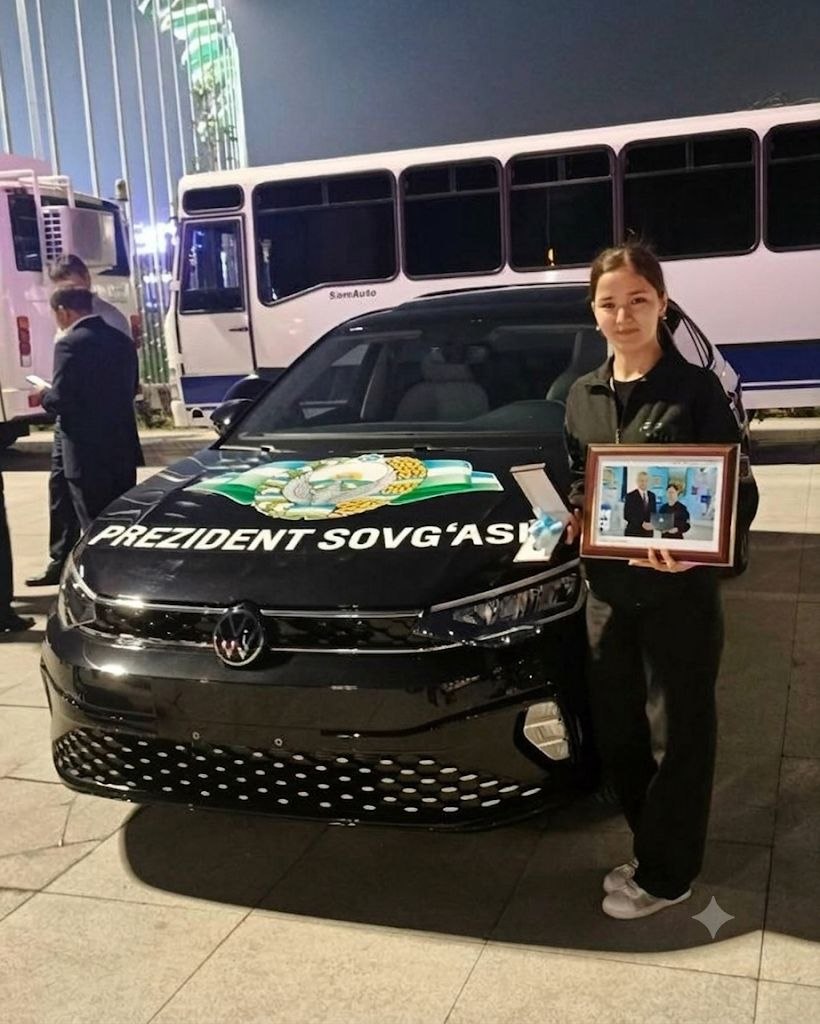 Prezident tárepinen Nókis mámleketlik texnika universiteti studenti Volkswagen elektromobili menen sıylıqlandı