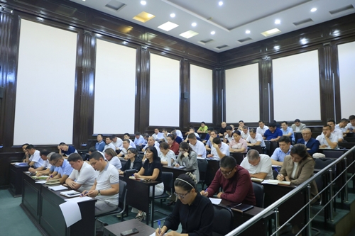 Universitette jańa oqıw jılına tayarlıq hám bilimlendiriw sapasına baylanıslı máseleler kórip shıǵıldı