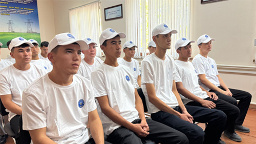Dual tálim: studentler ámeliy sabaqlardı kárxanada alıp barmaqta
